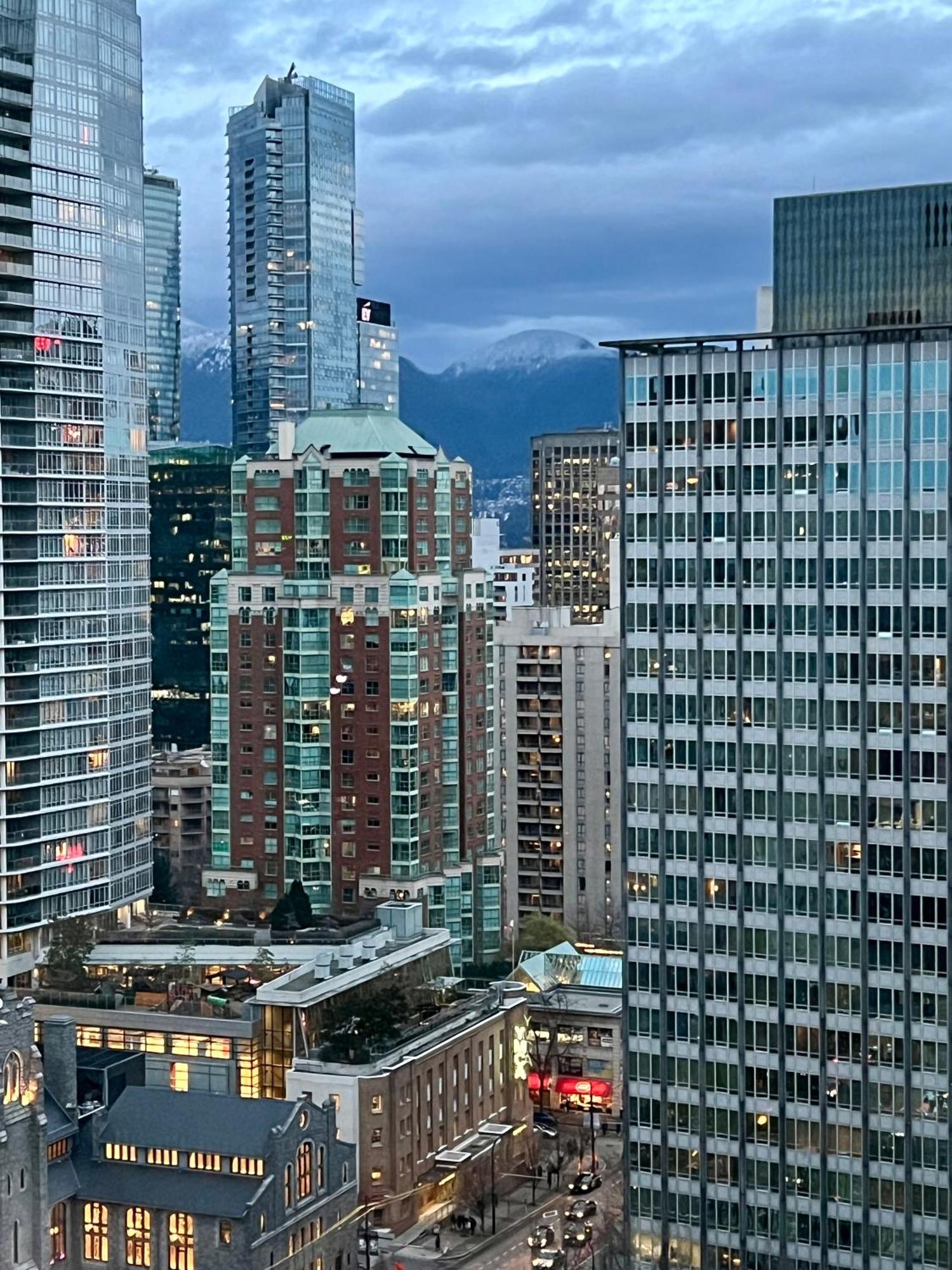 Stunning Skyline Views In A Cozy And Stylish Abode Apartment Vancouver Exterior photo